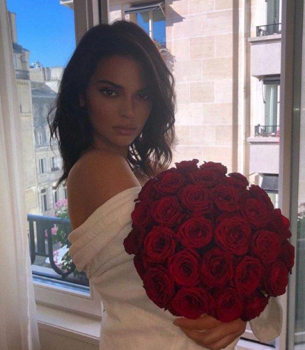 Kendall Jenner 23'üncü yaşını arkadaşlarıyla kutladı