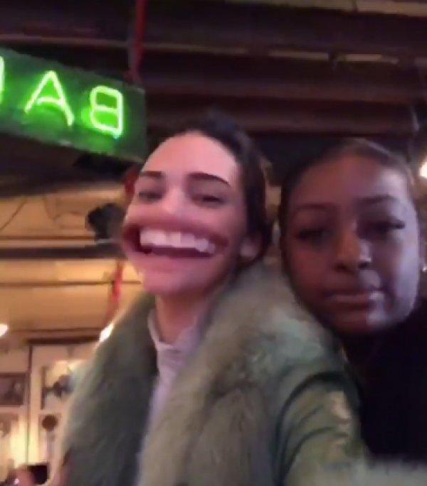 Kendall Jenner 23'üncü yaşını arkadaşlarıyla kutladı