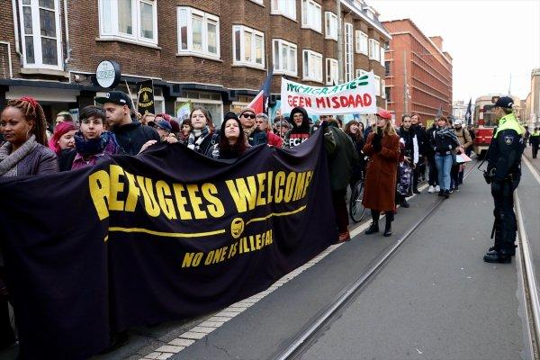 Hollanda'da AB'ye protesto: Hiçbir insan kaçak değildir