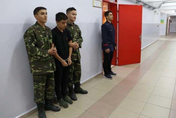 Lise öğrencileri okulda mahkeme salonu kurdu