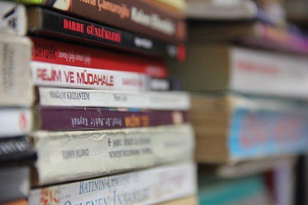 Merakı uğruna 6 yılda 12 bin kitap biriktirdi