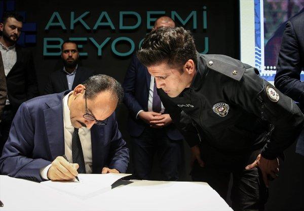 İbrahim Kalın'dan yeni kitap: Barbar, Modern, Medeni