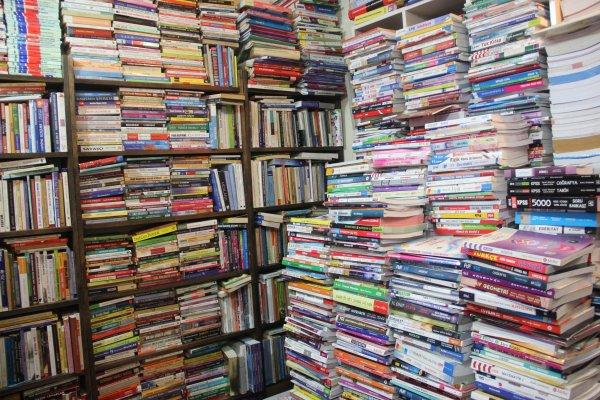 Merakı uğruna 6 yılda 12 bin kitap biriktirdi
