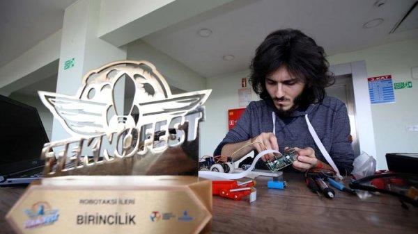 Üniversite öğrencisinin robotaksi başarısı