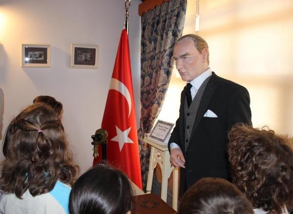 10 Kasım öncesi Ata Anı Evi’ne ziyaretçi akını