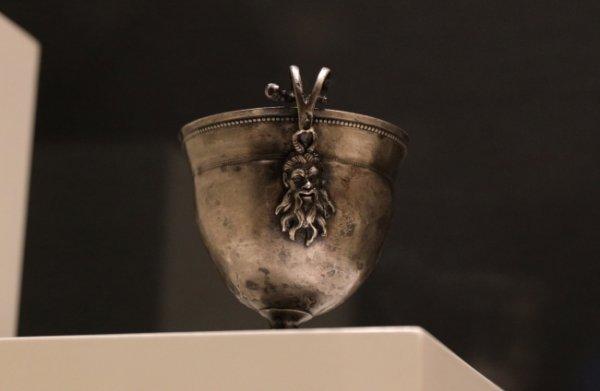 Karaborsadan kurtarılan tarihi eserler sergileniyor