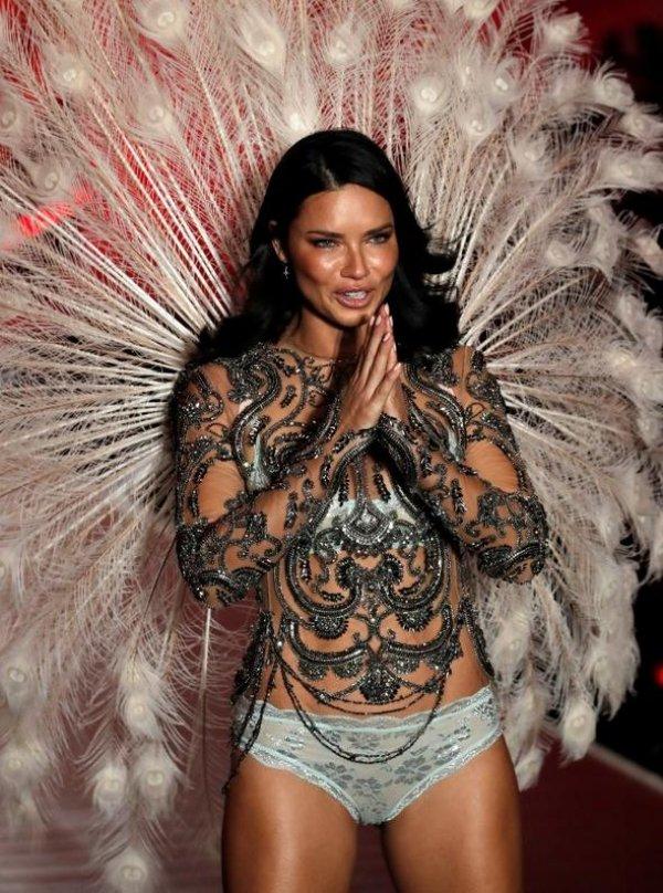 Adriana Lima emekli oldu