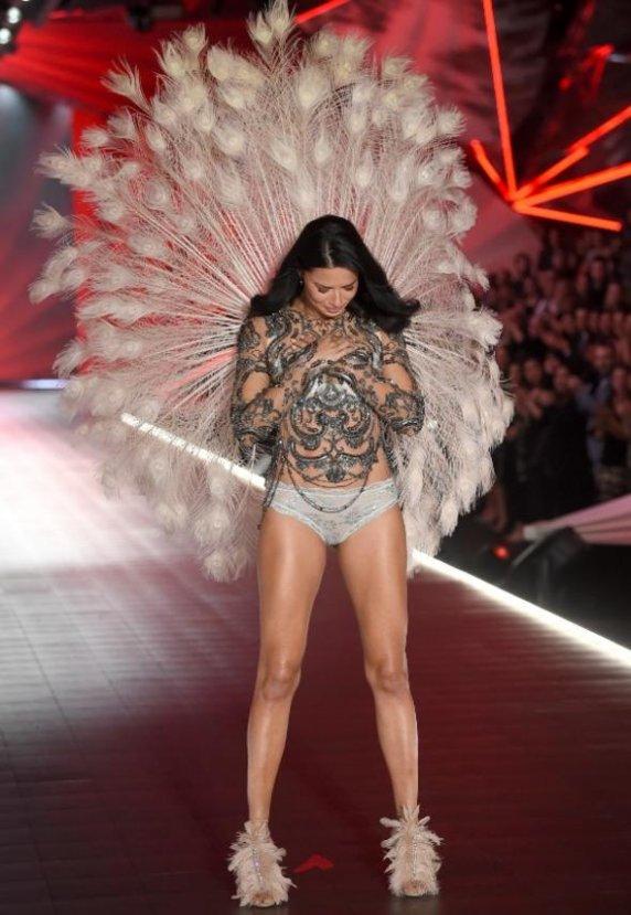 Adriana Lima emekli oldu