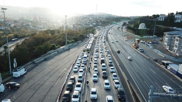 Şehitler Köprüsü'nde saygı duruşu