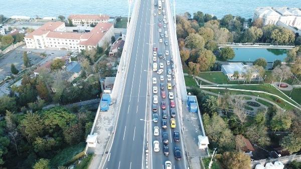 Şehitler Köprüsü'nde saygı duruşu