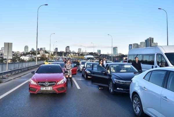 Şehitler Köprüsü'nde saygı duruşu