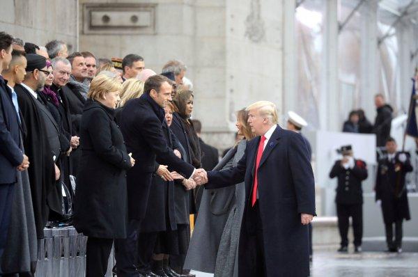 Trump Paris'te müttefikleri tarafından dışlandı