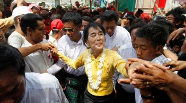 Myanmar lideri Suu Çii'nin Vicdan Elçiliği ödülü alındı