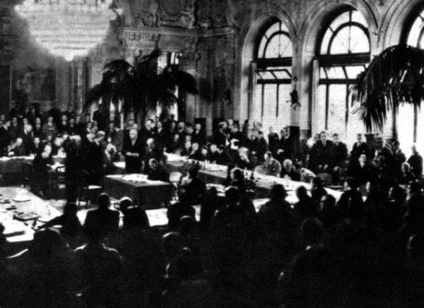 İsmet İnönü hitap ederken kekeliyordu