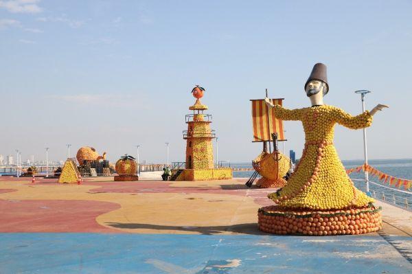 Mersin'de dev narenciye figürler