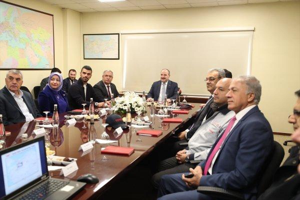 Mustafa Varank otomobil fabrikasını gezdi