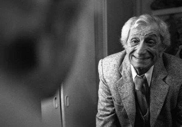 Usta tiyatrocu Nejat Uygur yarın anılacak