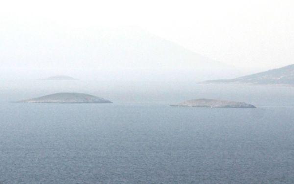 Yunan askeri Kardak kayalıklarına yaklaşamıyor