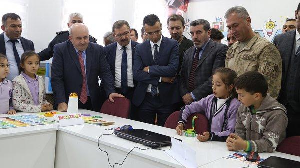 Köy okulunda robotik kodlama eğitimi