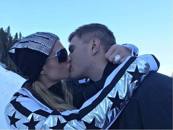 Paris Hilton ve Chris Zylka ayrıldı