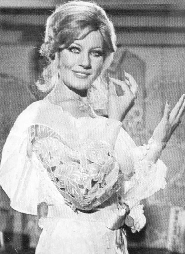 Emel Sayın biyografisi - İyi ki doğdun Emel Sayın.