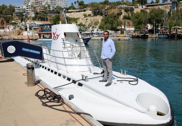 Turistik denizaltı 'Nemo' bakıma alındı
