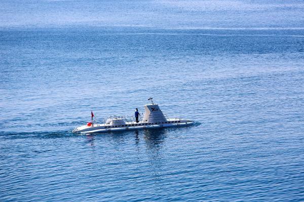 Turistik denizaltı 'Nemo' bakıma alındı