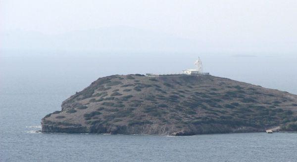 Yunan askeri Kardak kayalıklarına yaklaşamıyor