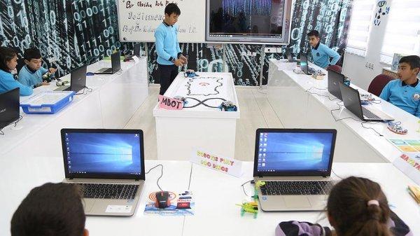 Köy okulunda robotik kodlama eğitimi