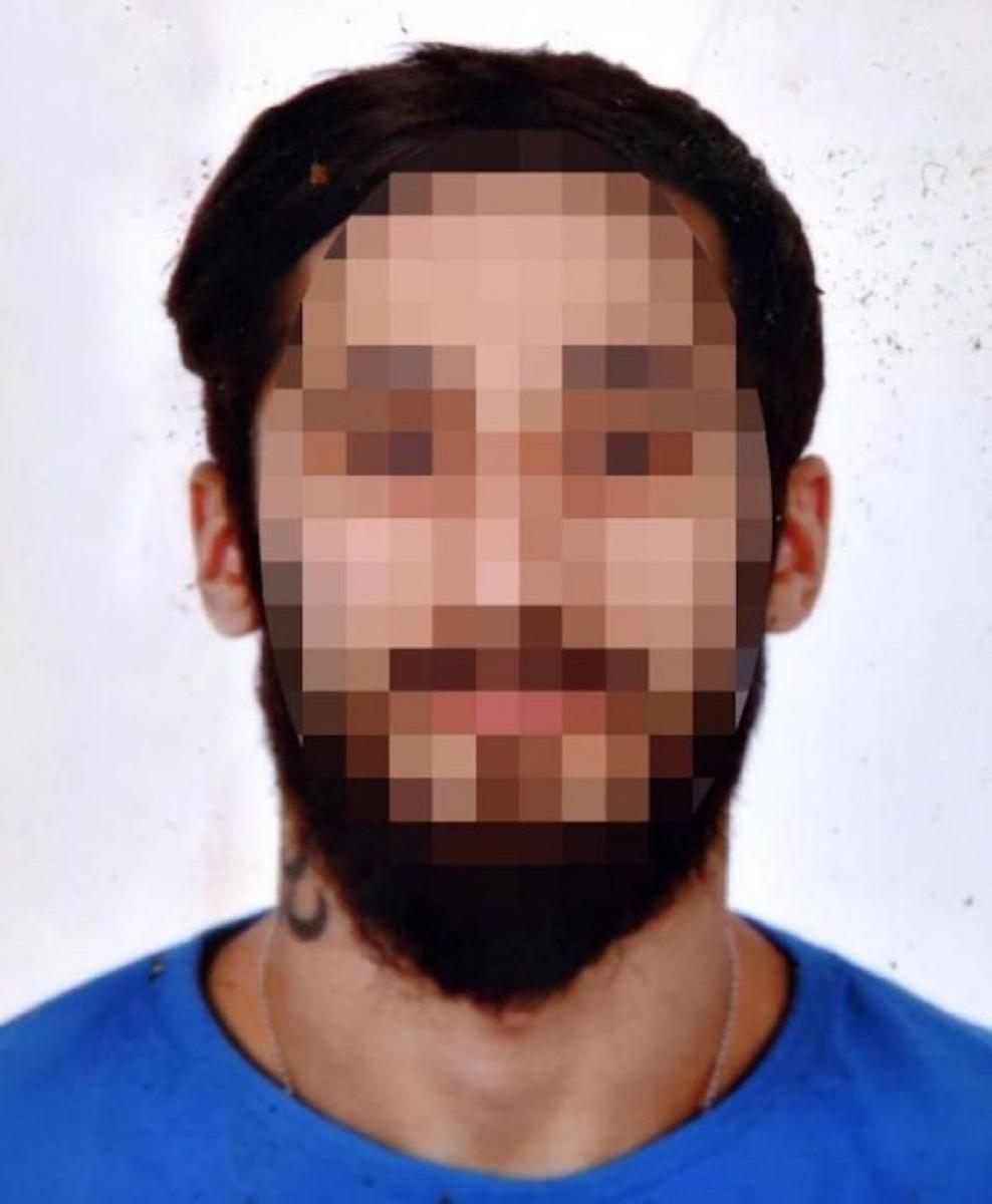 Uyuşturucuyla yakalanınca terliklerini çıkarıp kaçtı