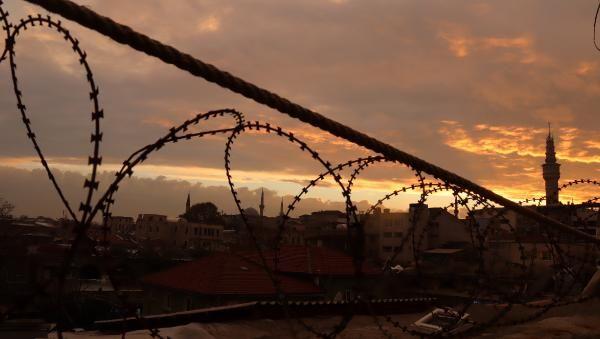 İstanbul'da gökkuşağı eşliğinde gün batımı