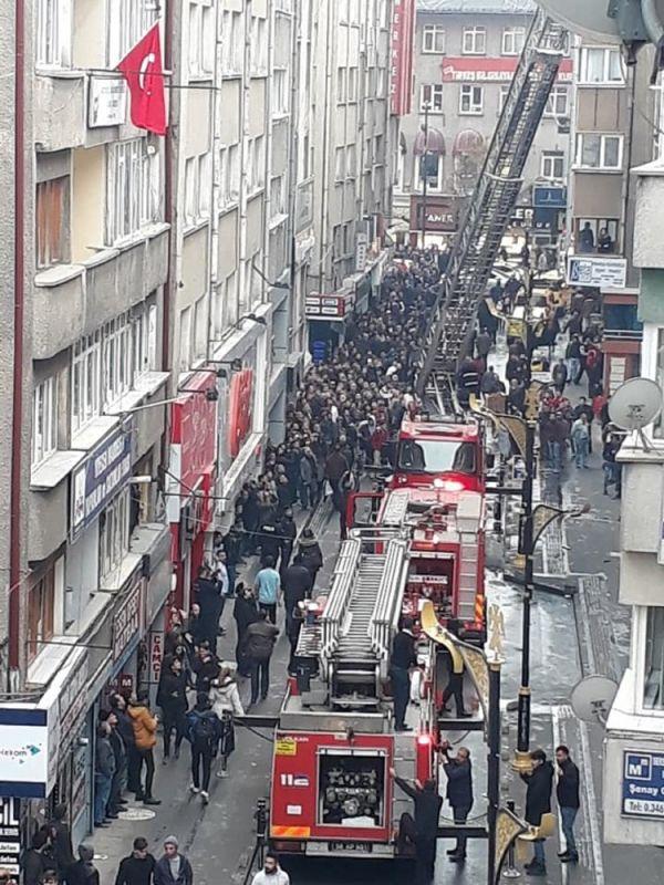 Öğrencilerin çatıya bıraktığı kül yangın çıkardı