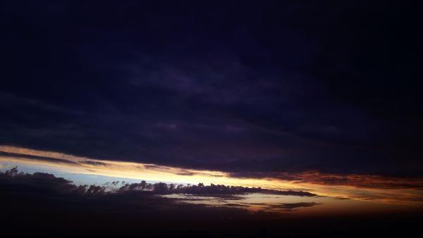 İstanbul'da gökkuşağı eşliğinde gün batımı