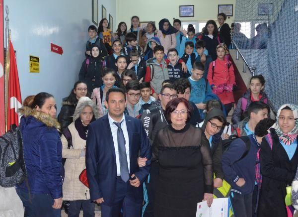 Anne ile oğul aynı okulda aynı branşta öğretmen