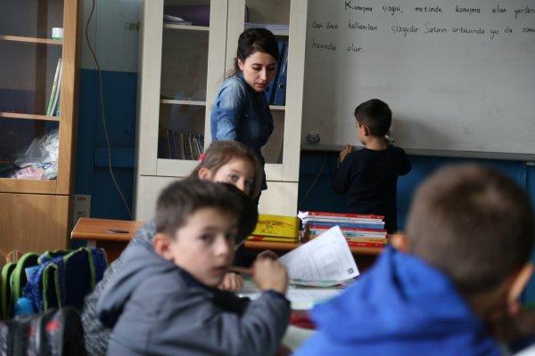 Arzu öğretmen hasta öğrencisini yalnız bırakmadı