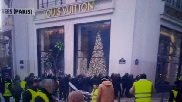 Fransa'da yağmacılara karşı önlem