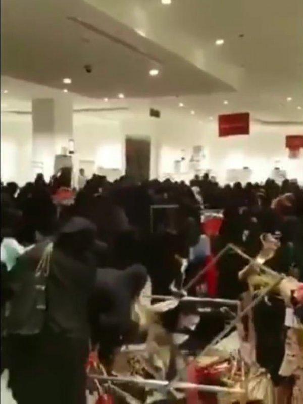 Suudi Arabistan'da indirim çılgınlığı