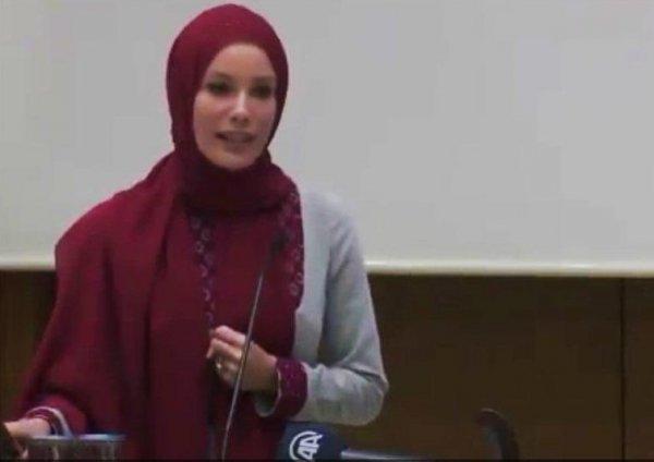 Gamze Özçelik tesettüre girdi