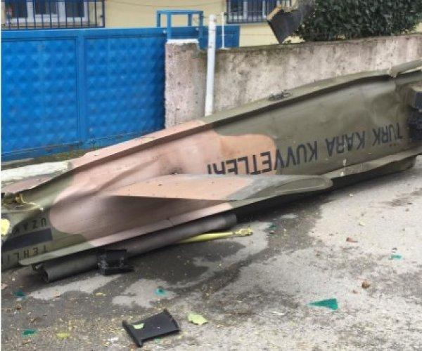 İstanbul'da askeri helikopter düştü