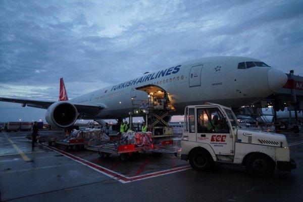 Çingene Kızı THY ile Türkiye'ye döndü