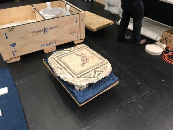 Çingene Kızı THY ile Türkiye'ye döndü