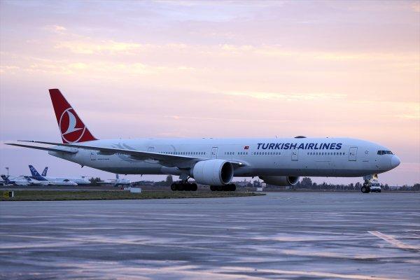 Çingene Kızı THY ile Türkiye'ye döndü