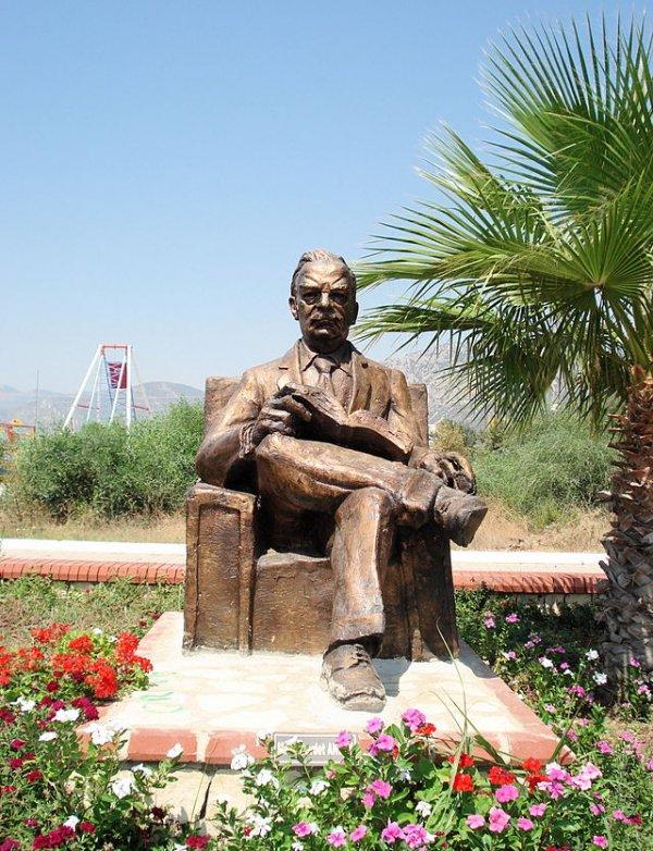 Ölümünün 16. yılında Melih Cevdet Anday şiirleri