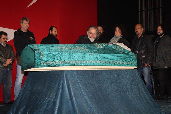 Usta oyuncu Uğur Kıvılcım son yolculuğuna uğurlandı