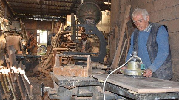 50 yıldır ahşabı şekillendiren usta, çırak bulamıyor