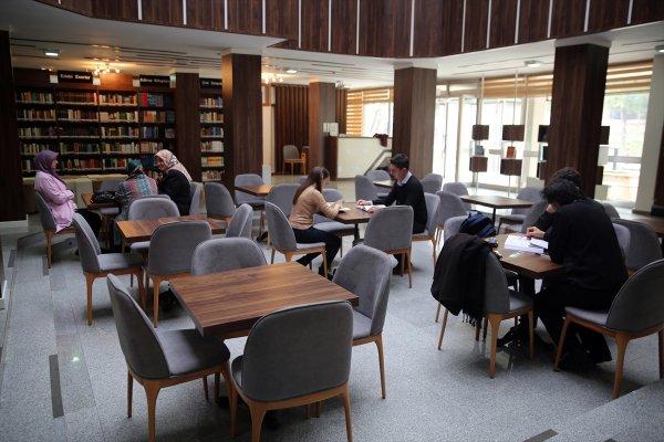 Millet kıraathanesinin sevimli misafiri