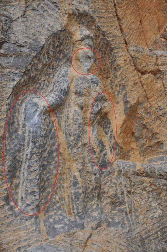 2 bin yıllık Herkül kabartmasına çirkin saldırı