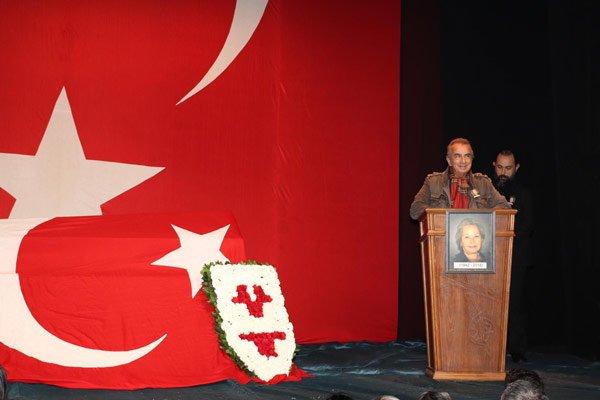 Usta oyuncu Uğur Kıvılcım son yolculuğuna uğurlandı