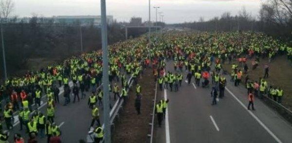 Fransa'da eylemlere büyük destek