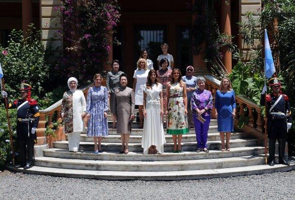 Emine Erdoğan G-20 zirvesinde first lady'ler ile buluştu